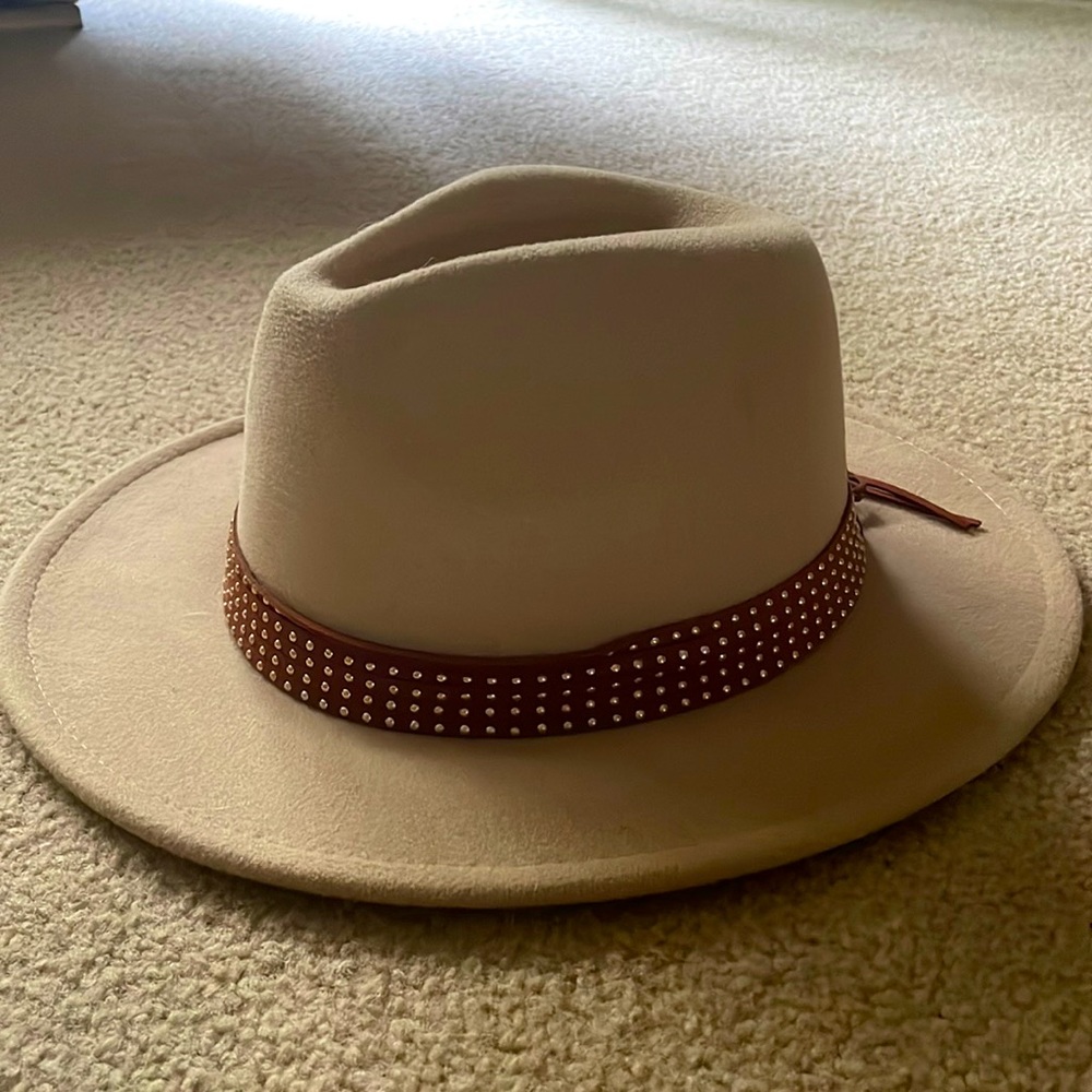 Time and Tru Tan/Brown hat